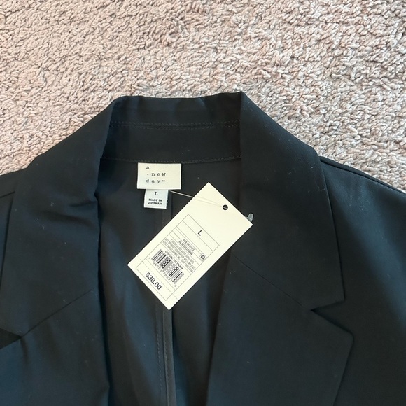 A New Day Women’s Black Blazer NWT Size L
Size L - Picture 3 of 5